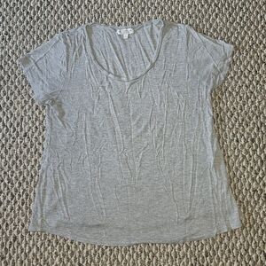 grey t shirt L